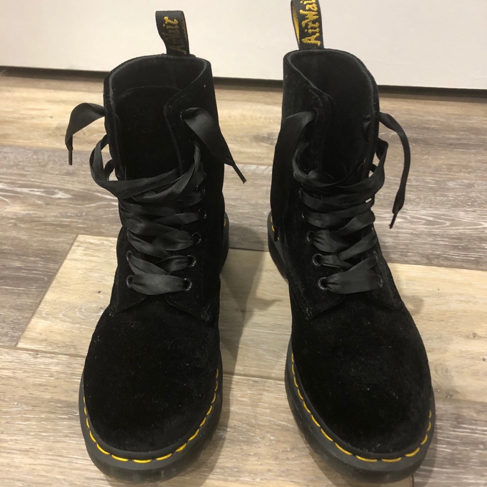 Doctor Martens 1460 Pascal Velvet boots